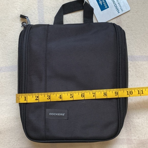 Dockers Black Hanging Travel Toiletries Kit - Picture 14 of 15